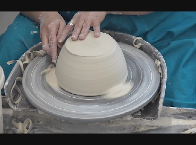 The Neighborhood Potter #2 - Throwing a Bowl