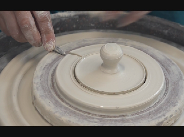 Thumbnail image for The Neighborhood Potter #10 - Throwing Lids - Part 1